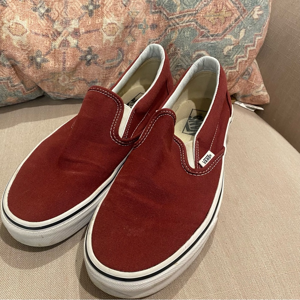 Maroon Vans men’s size 7, women’s size 8.5